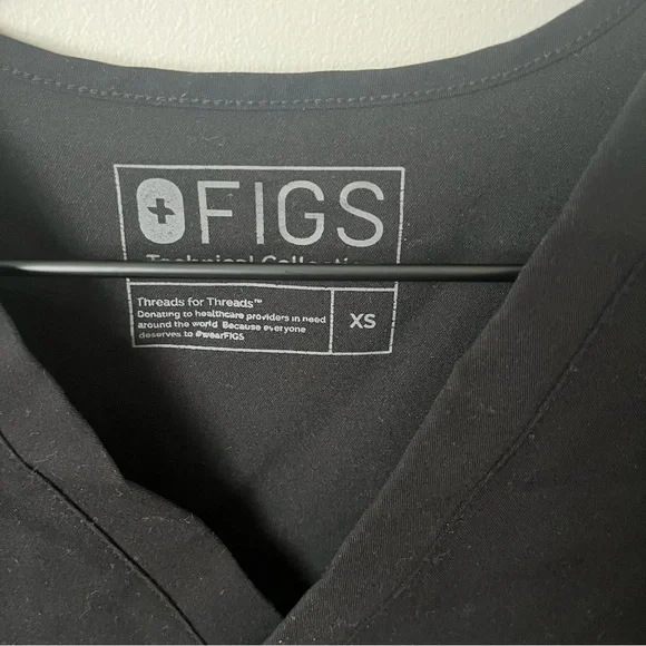 Set of Figs Yola pants XS petite and Catarina top XS in black - Picture 6 of 6